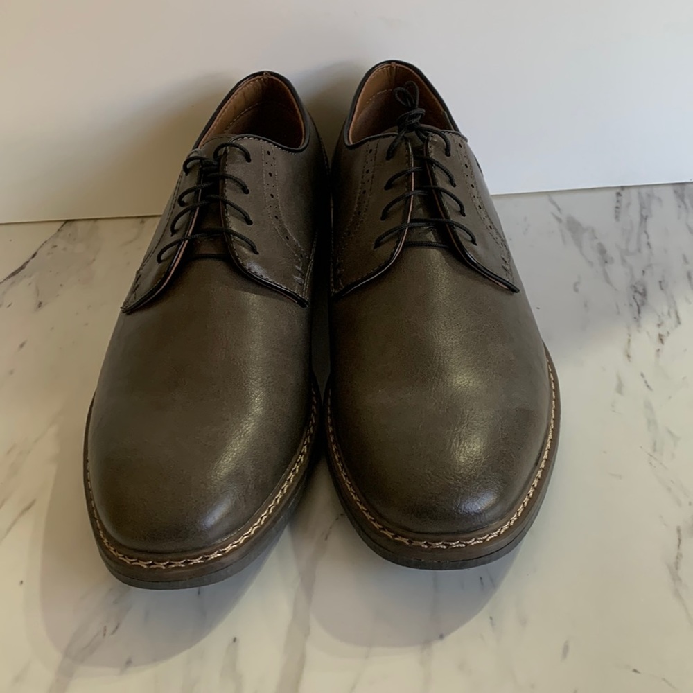 R2 Jonathan  10 Oxford faux leather lace up shoes, new in box extra laces